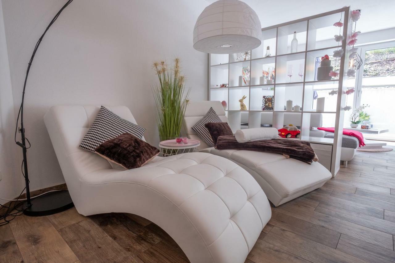 Moderne Souterrain-Wohnung Anif Exteriér fotografie