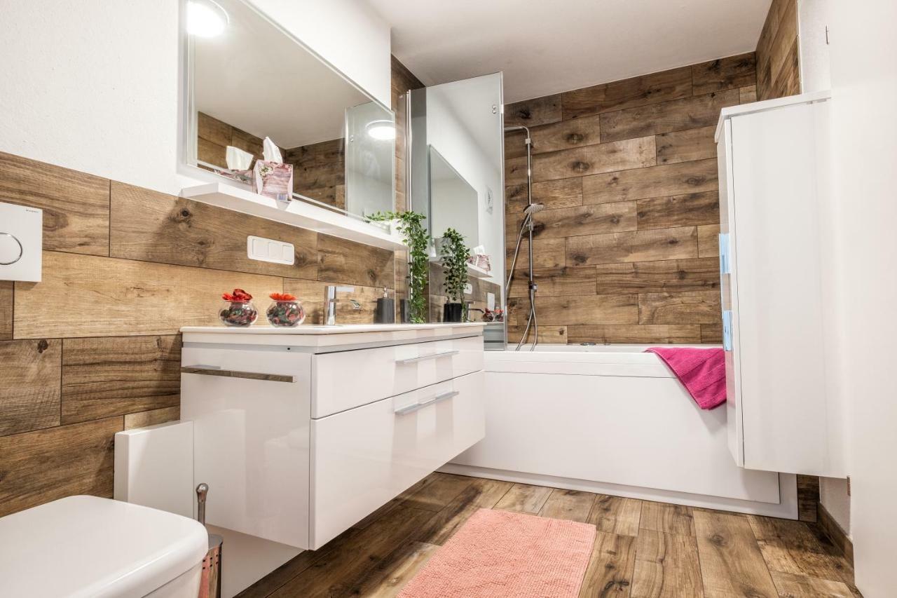 Moderne Souterrain-Wohnung Anif Exteriér fotografie