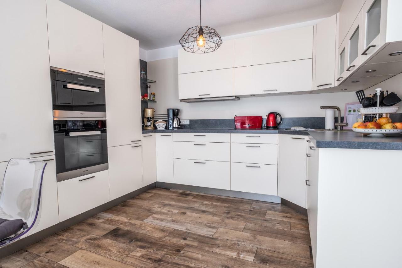 Moderne Souterrain-Wohnung Anif Exteriér fotografie